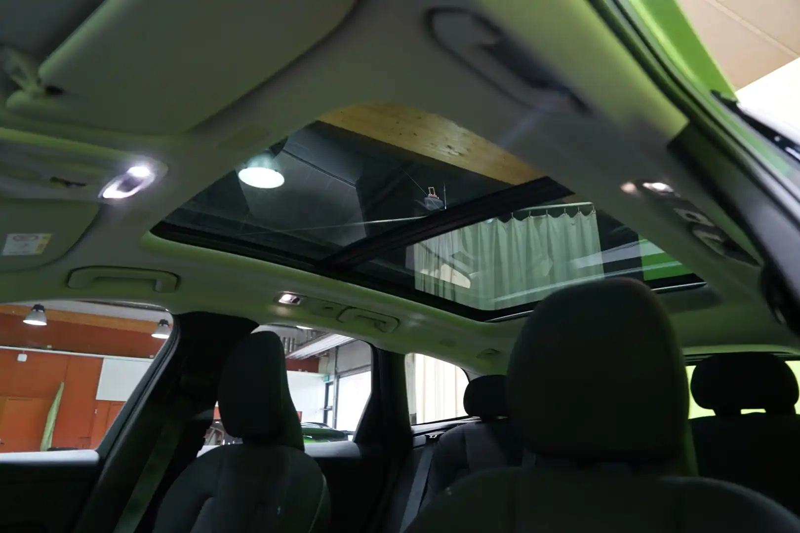 Volvo XC60 2021, photo 7/16