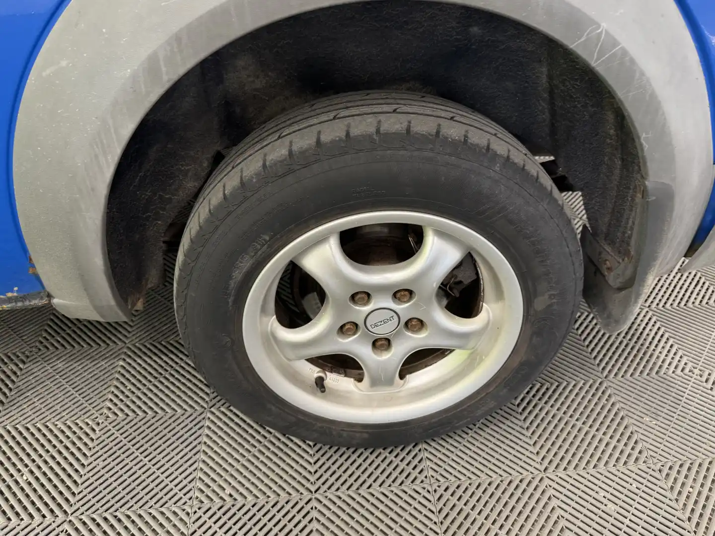 car-image