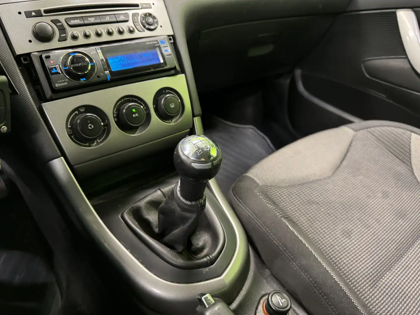 car-image
