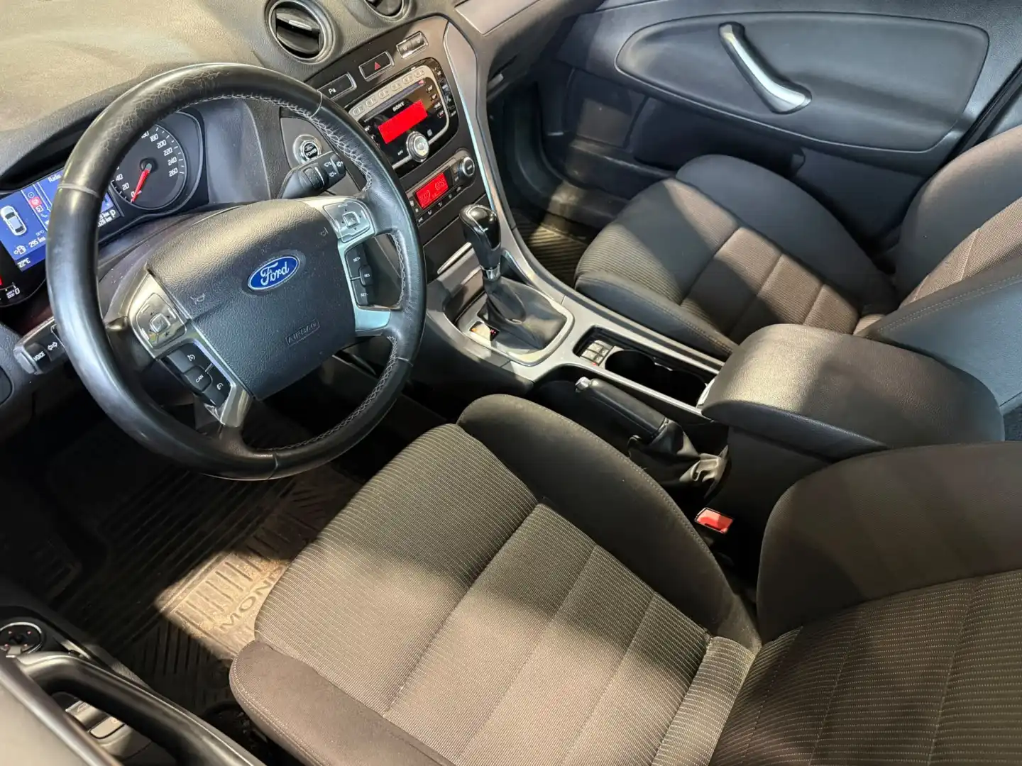 Ford Mondeo 2011, photo 4/6