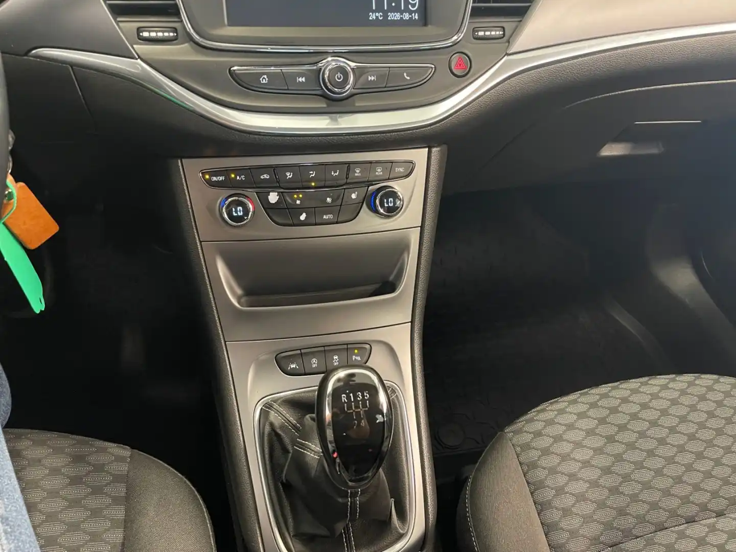 car-image