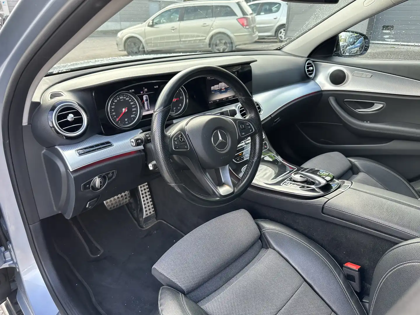 Mercedes-Benz E 2017, photo 4/24