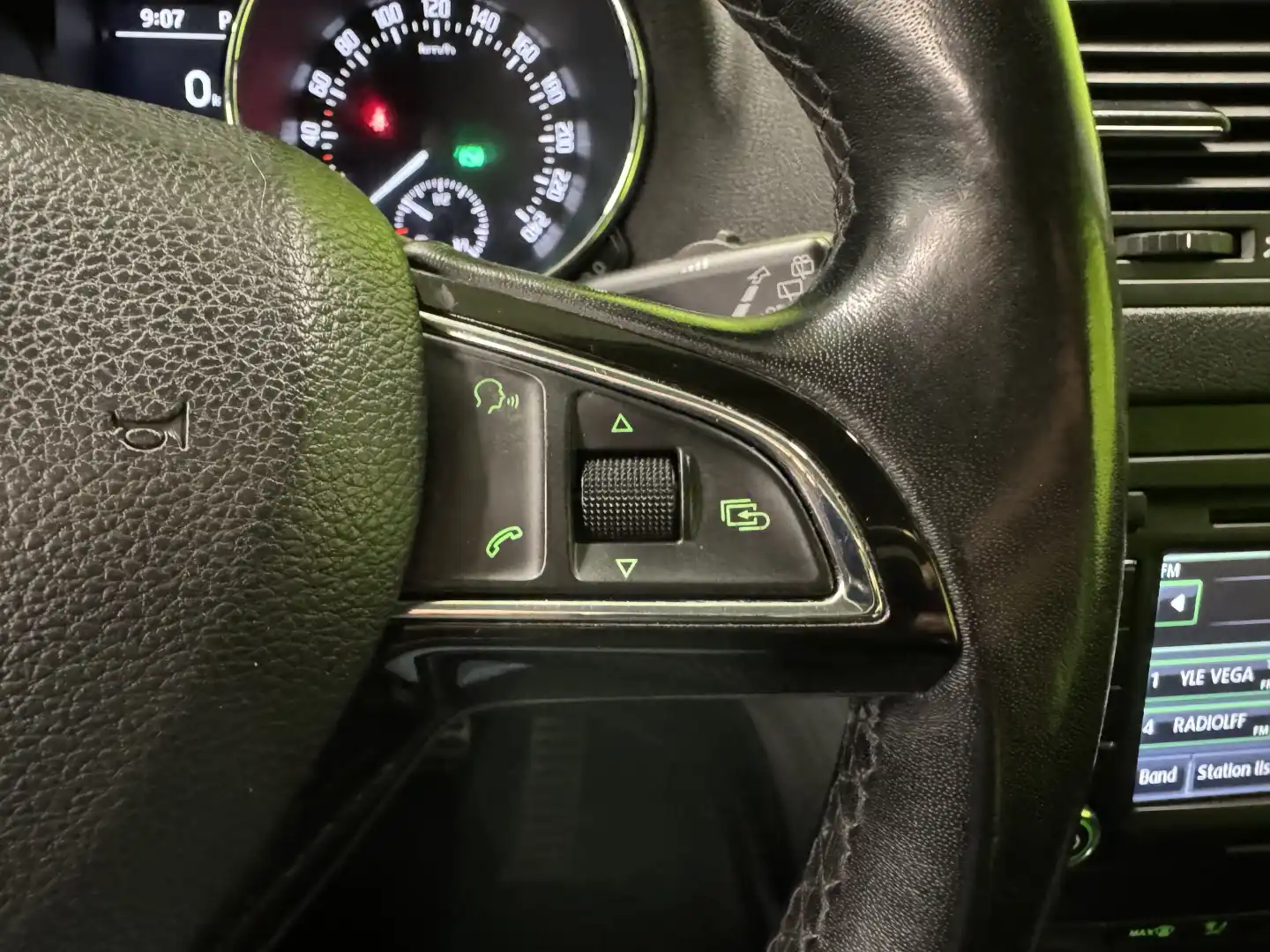 car-image