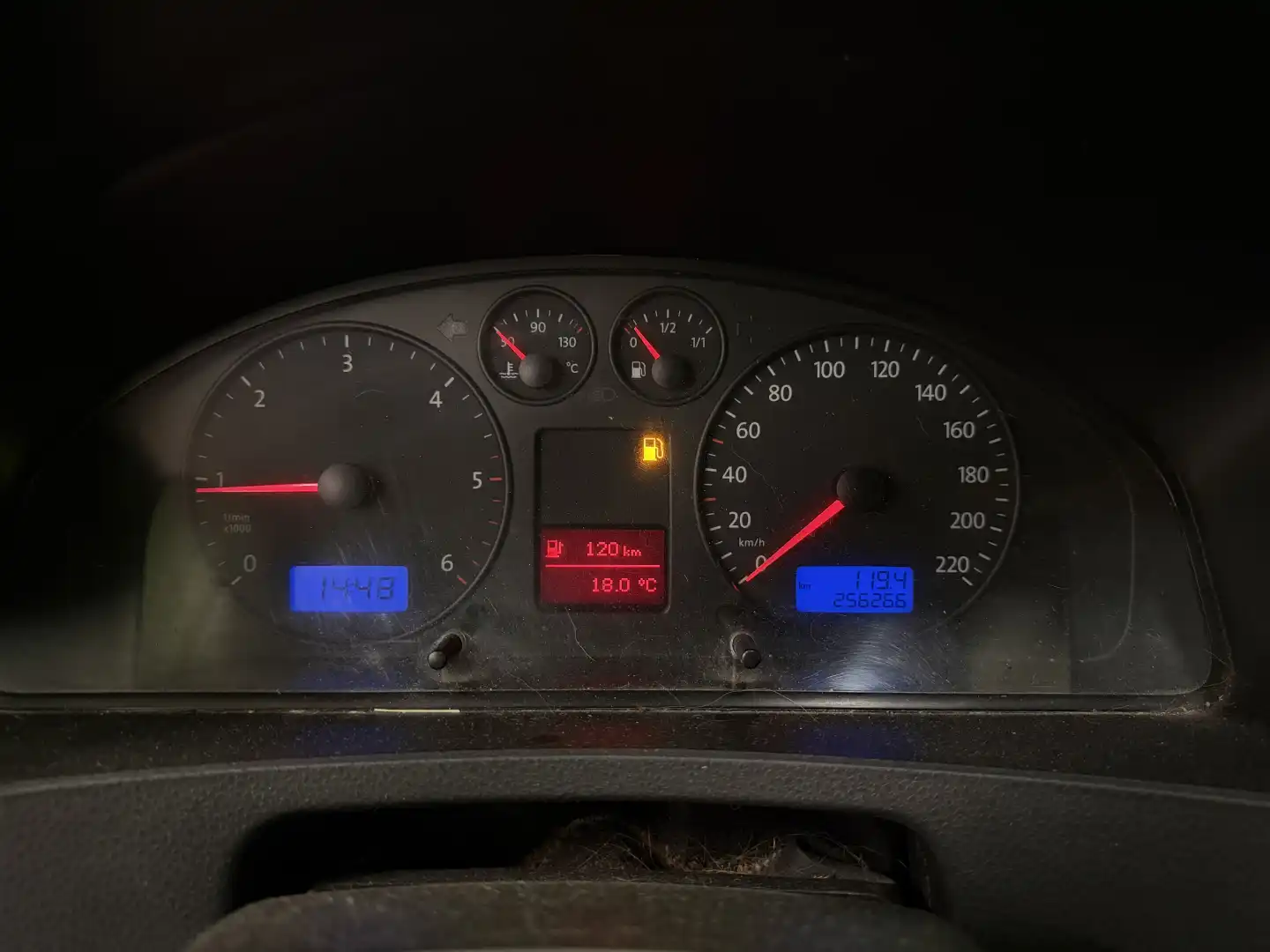car-image