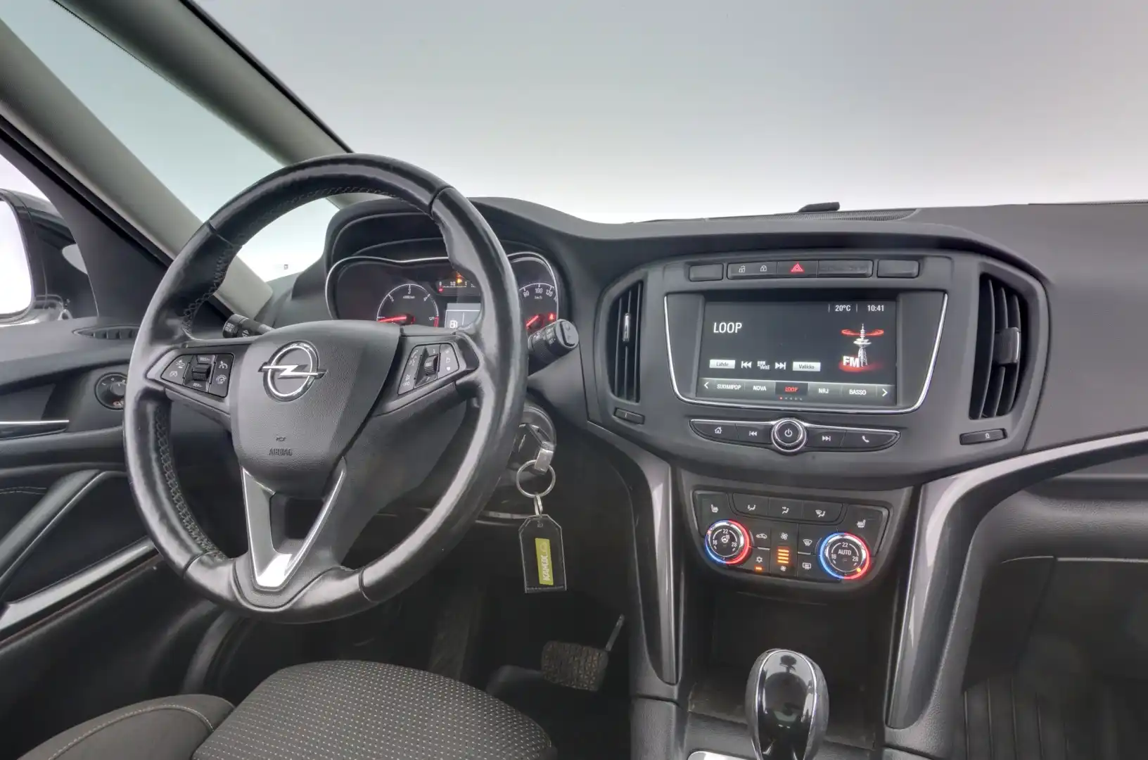 car-image