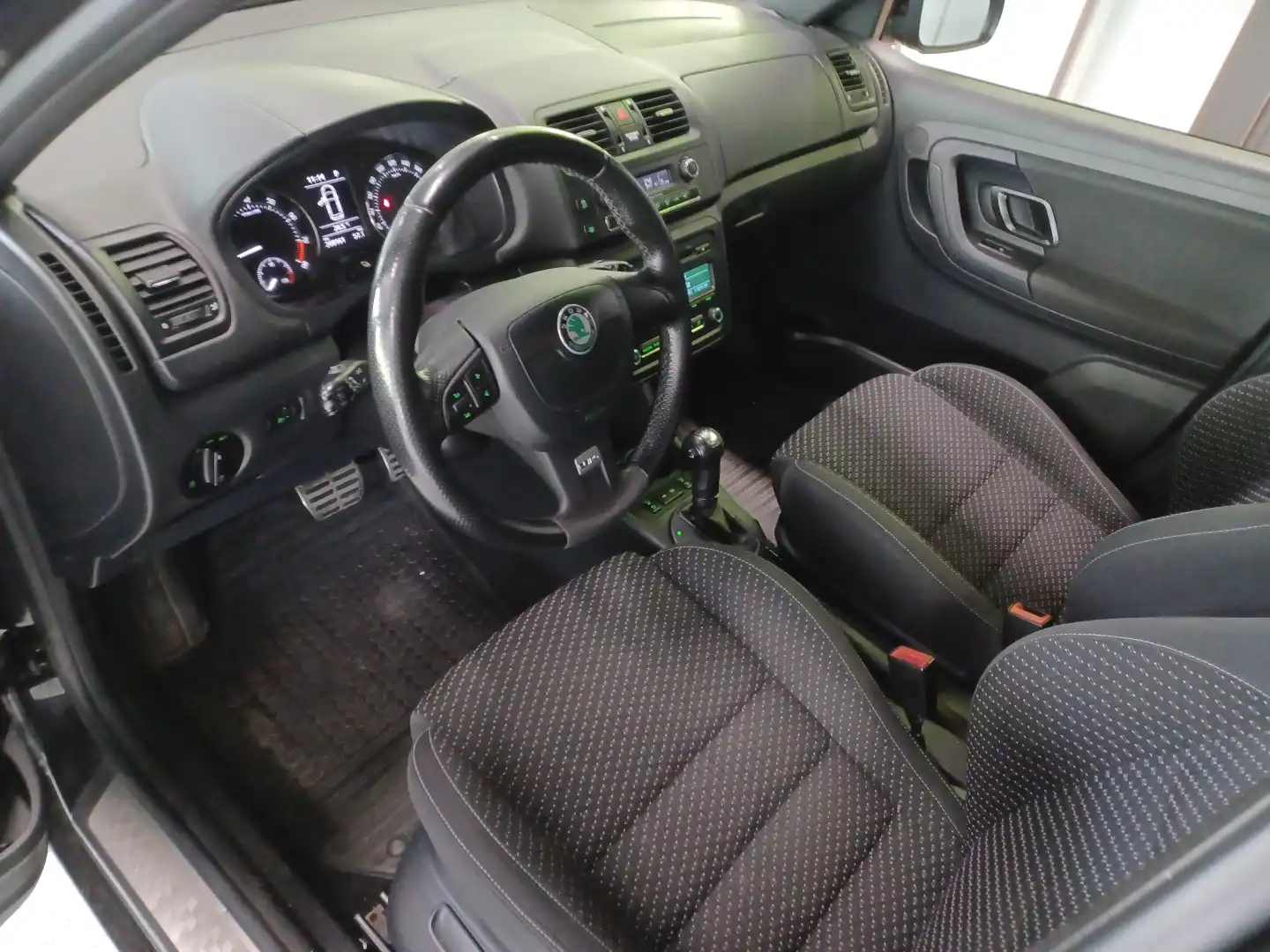 car-image