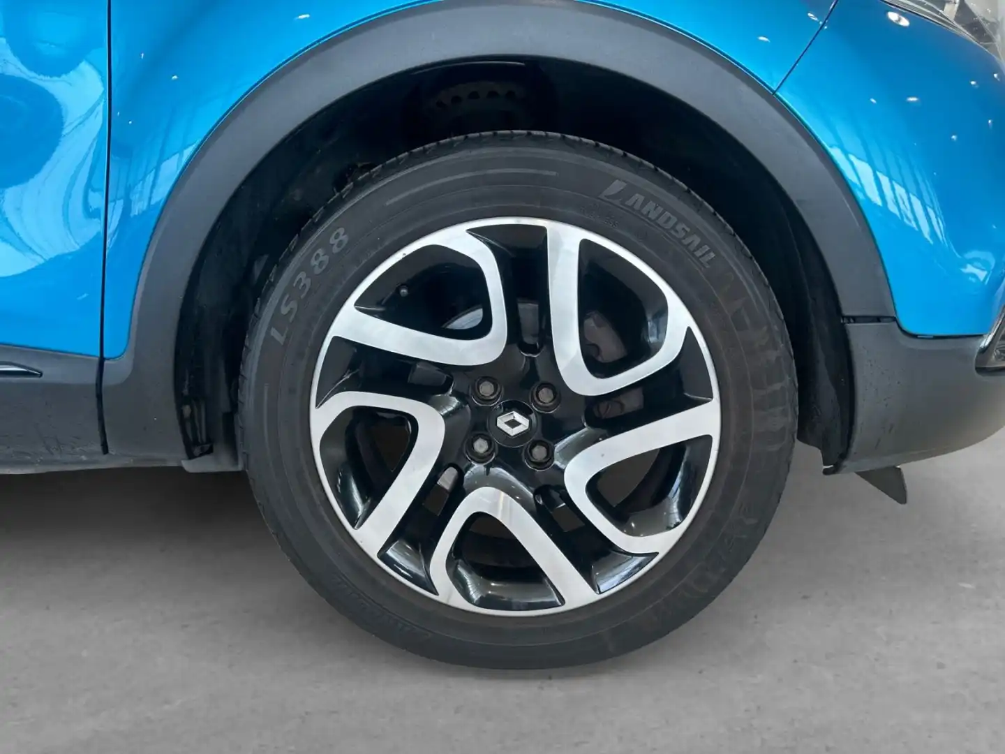 car-image