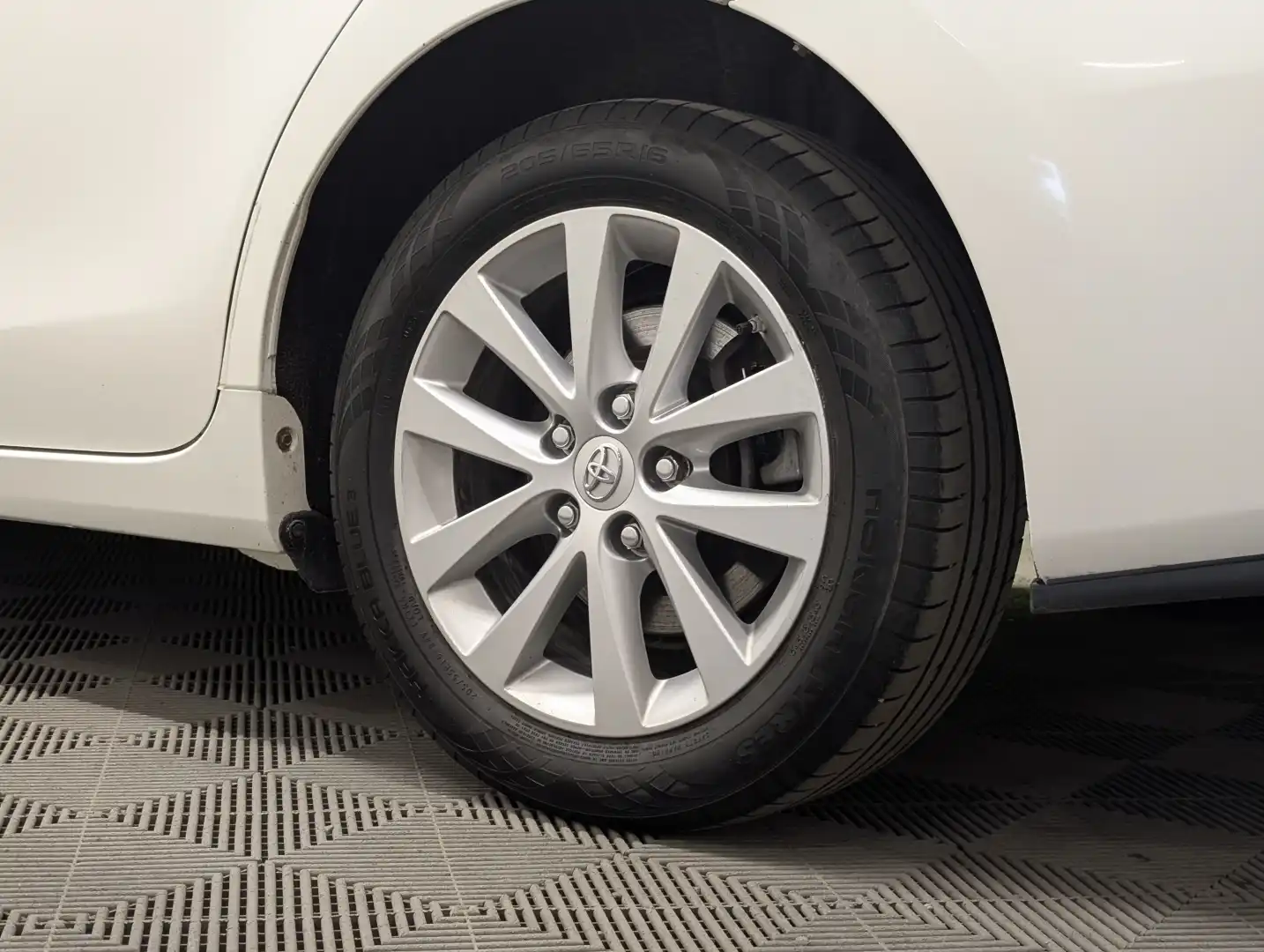 car-image