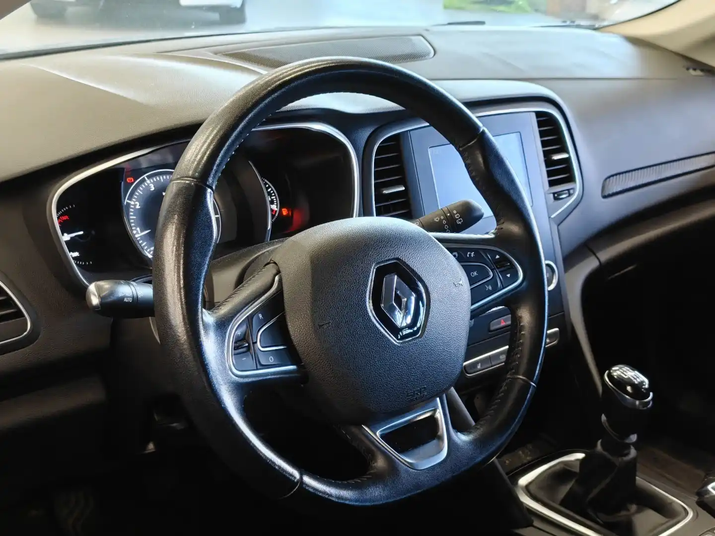 car-image
