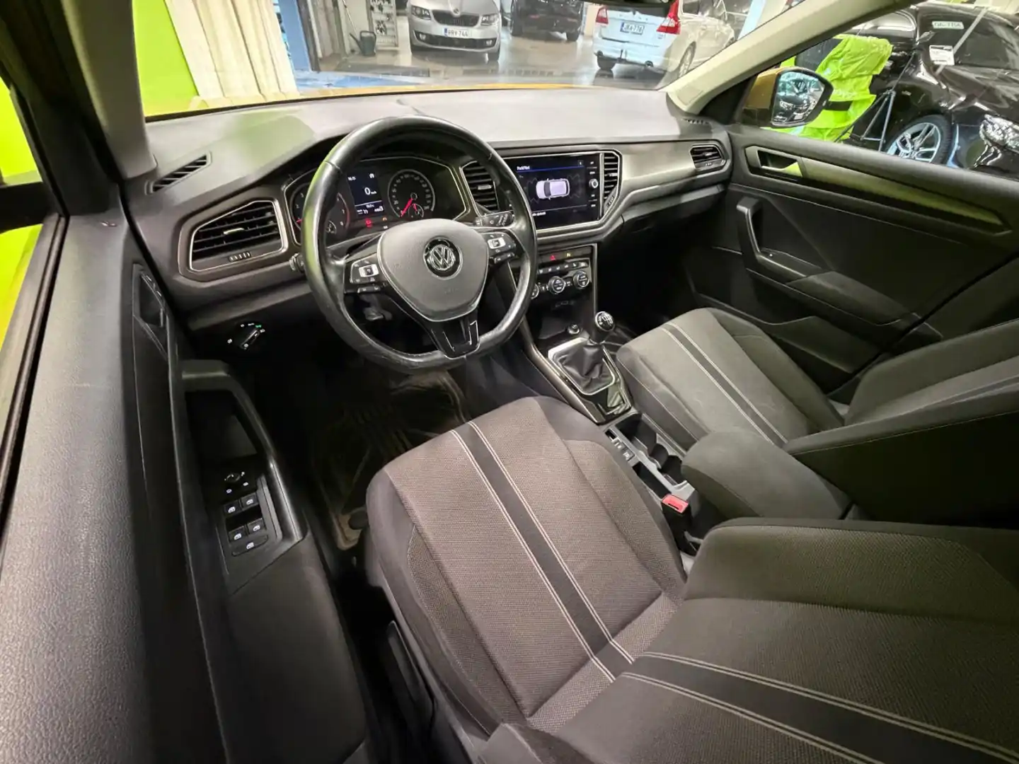 car-image