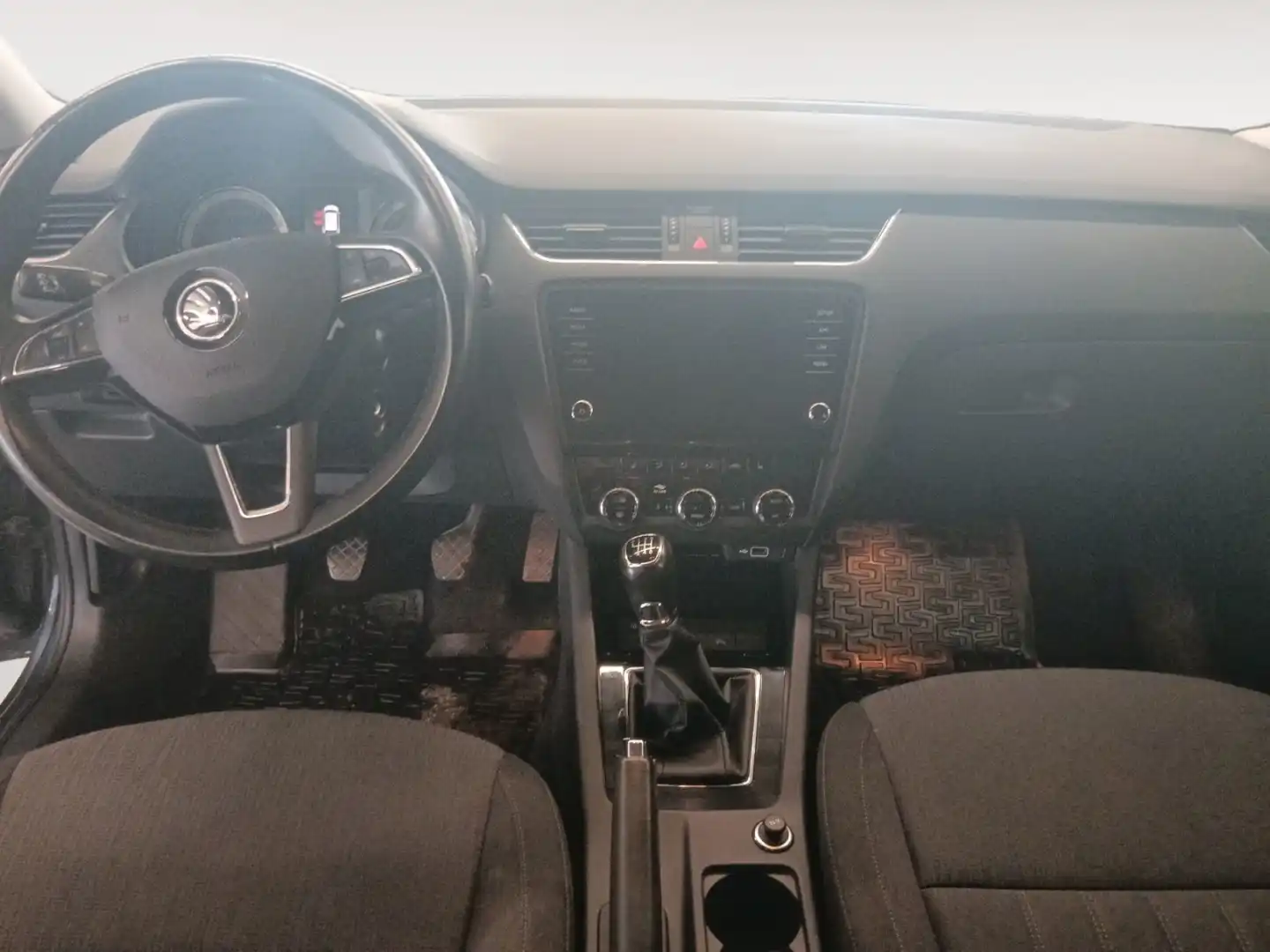 car-image