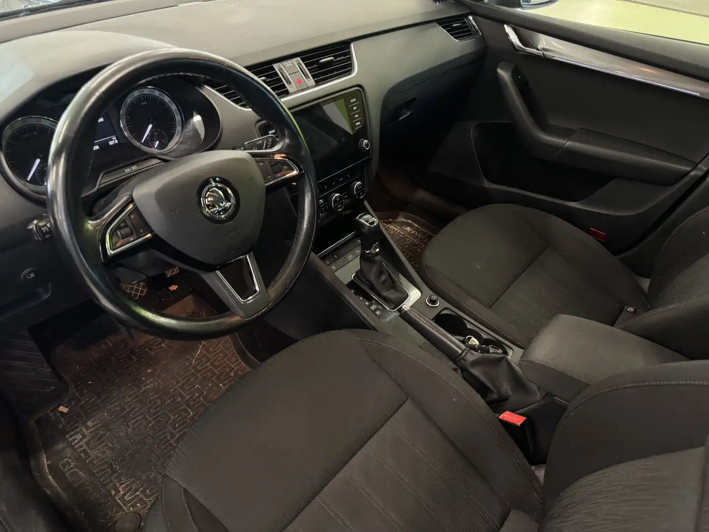 car-image