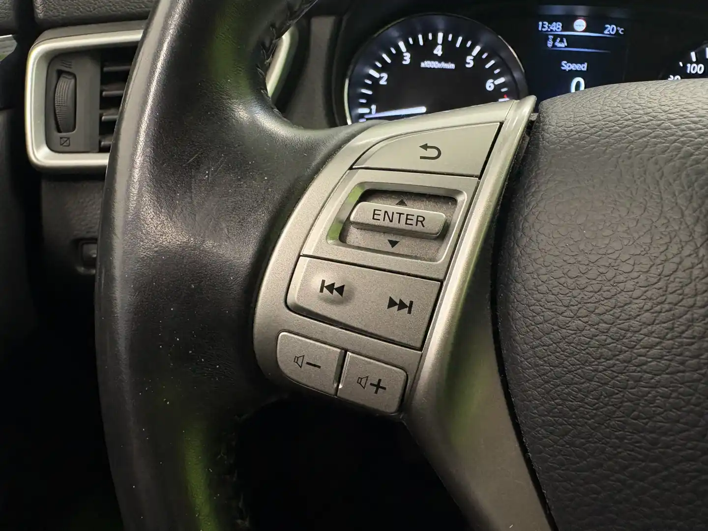 car-image