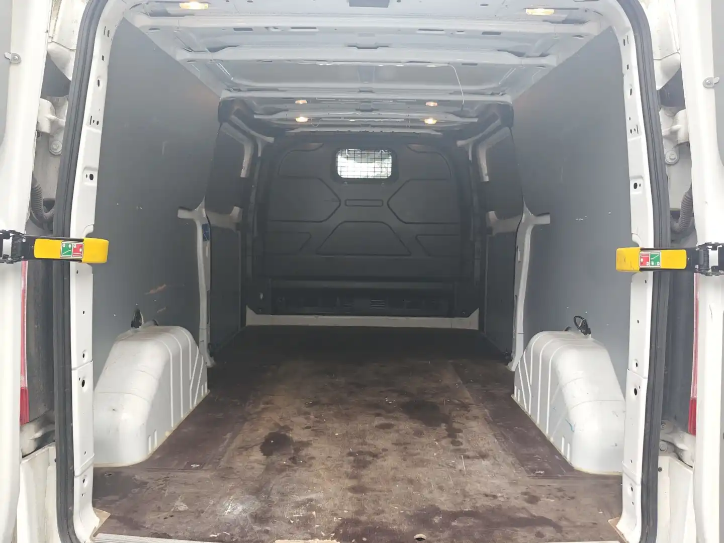 car-image