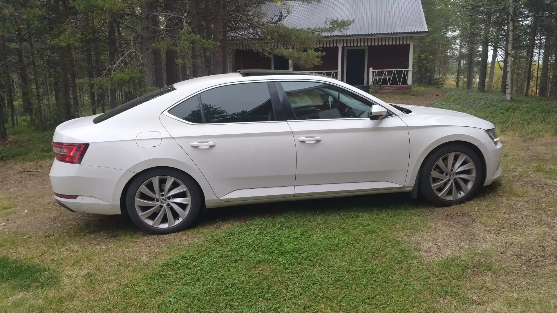 car-image
