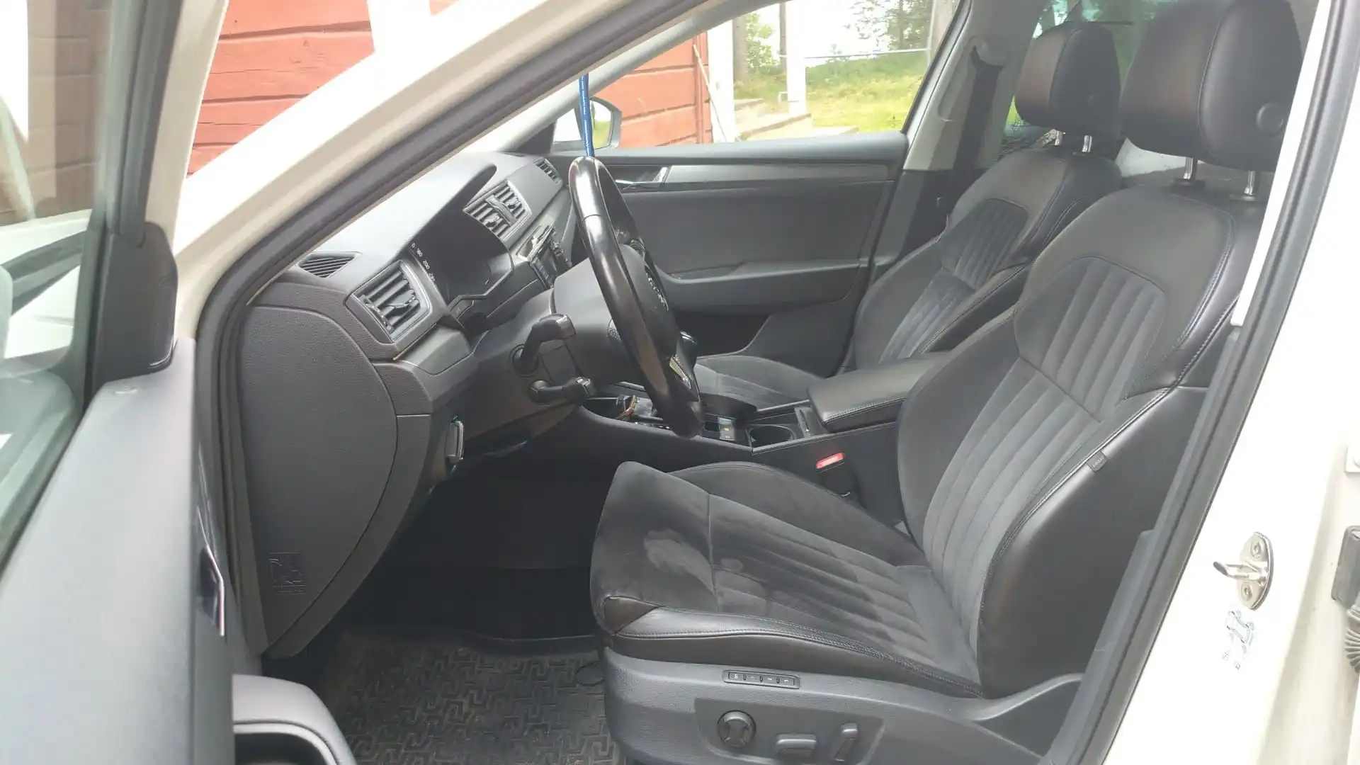 car-image