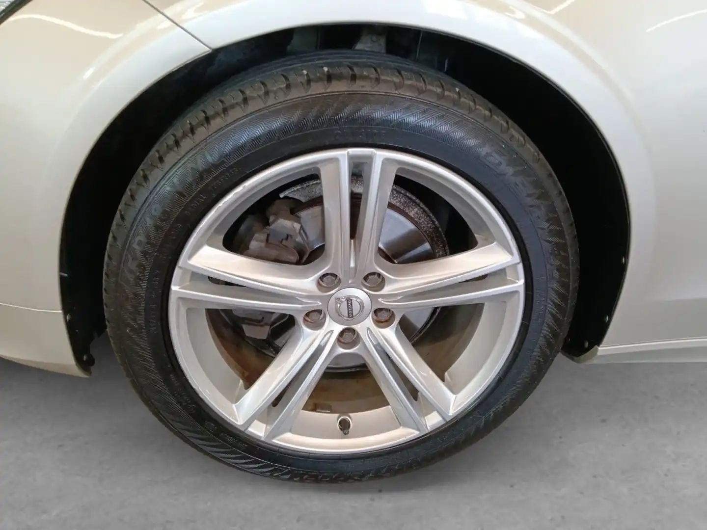 car-image