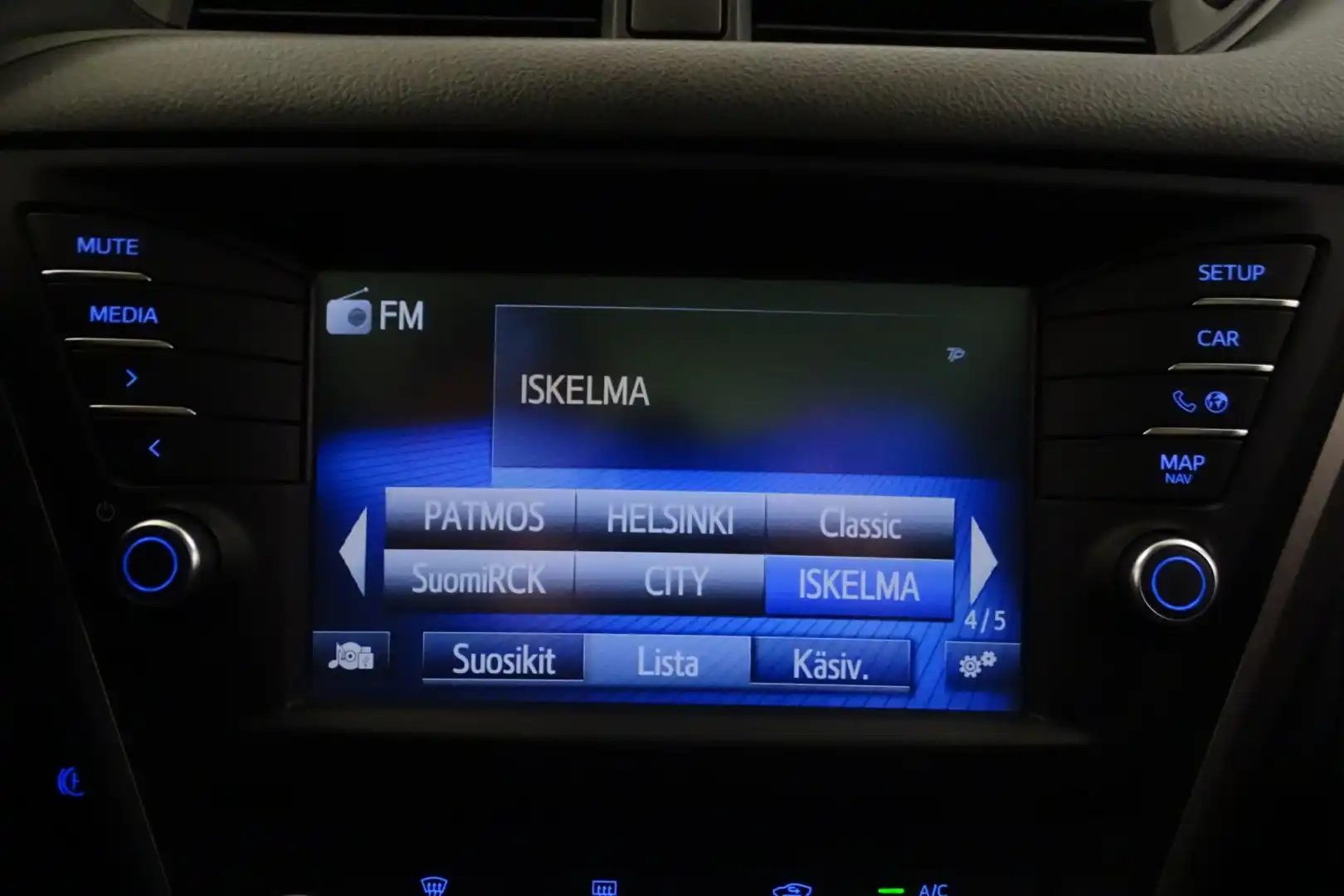 car-image