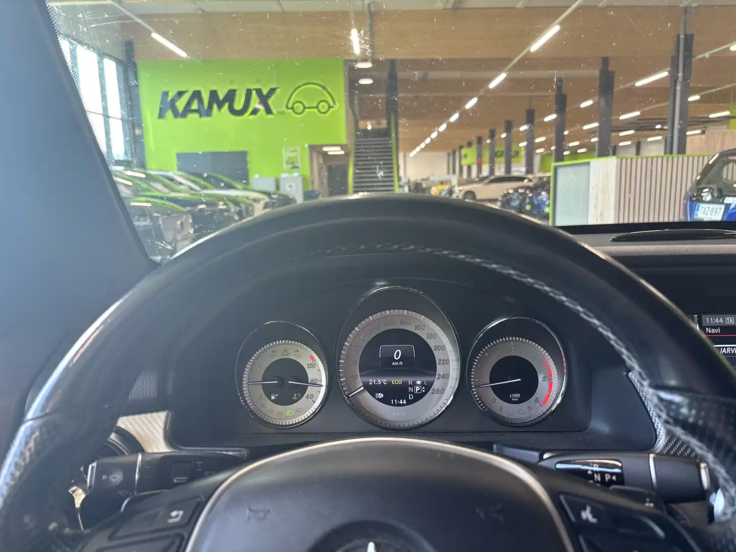 car-image