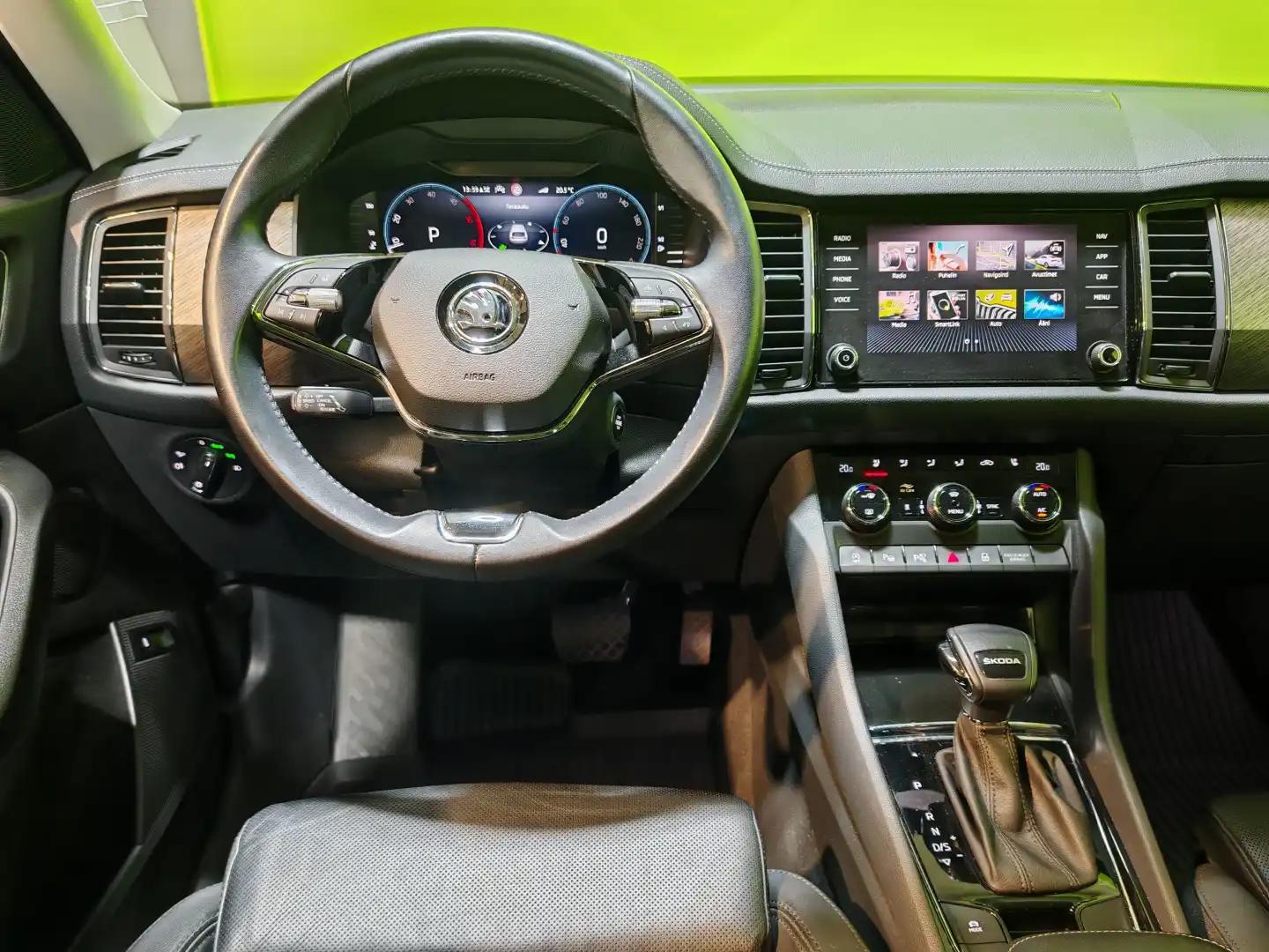 car-image