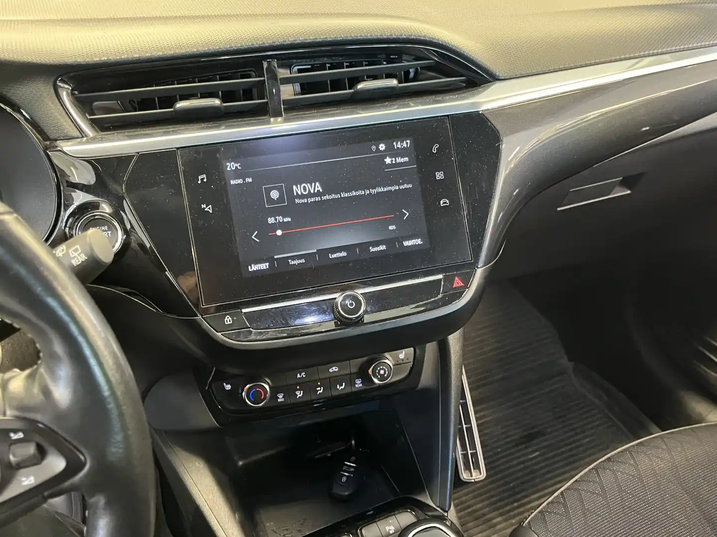 car-image