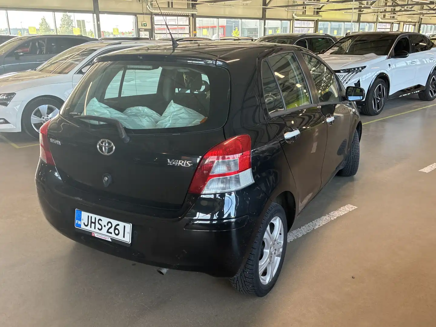 car-image