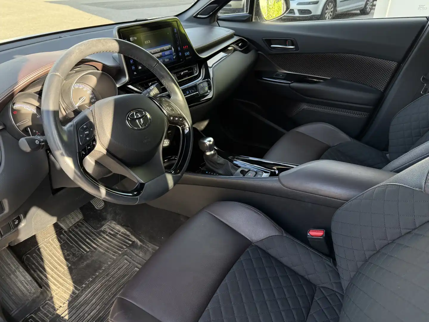 car-image