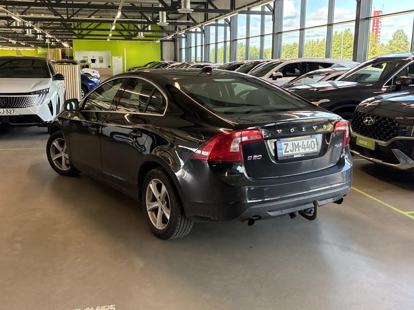car-image