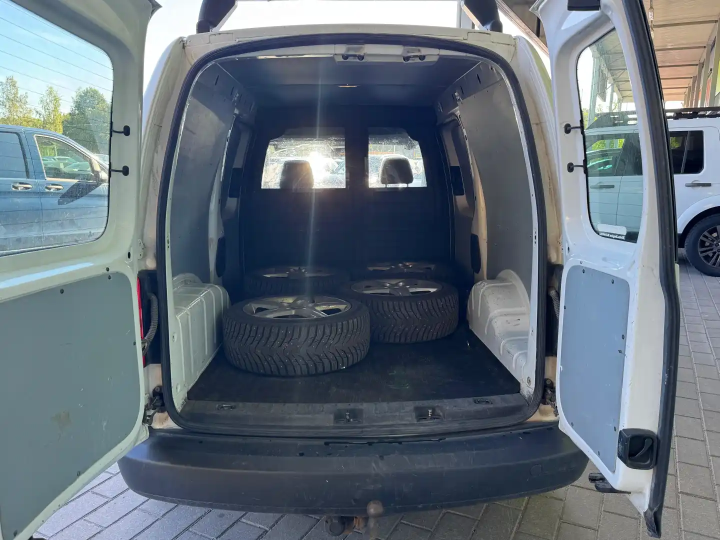 car-image