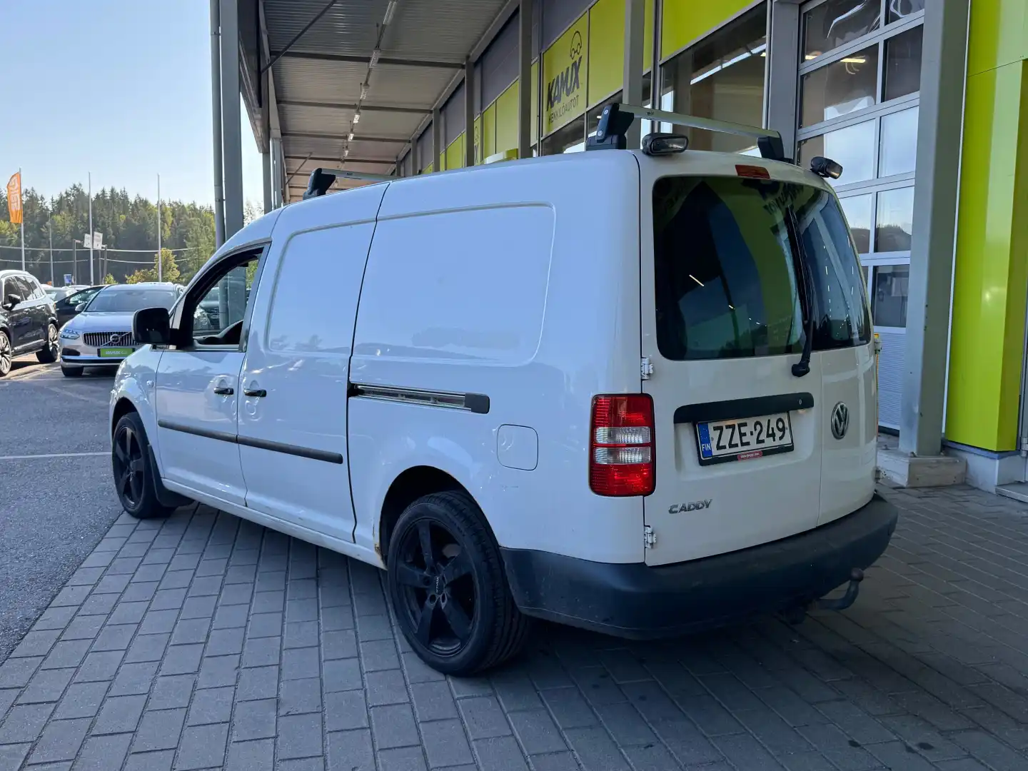 car-image
