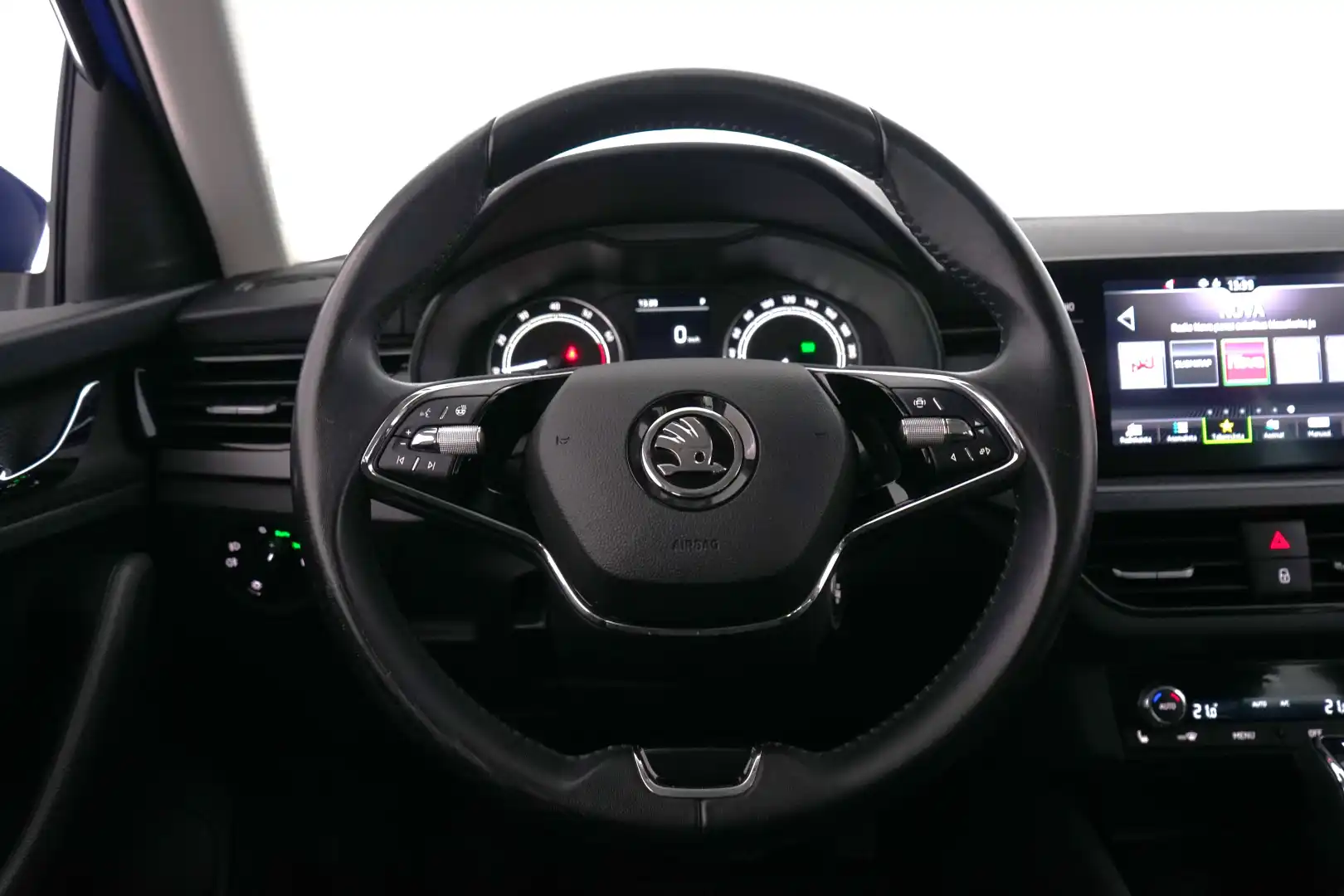 car-image