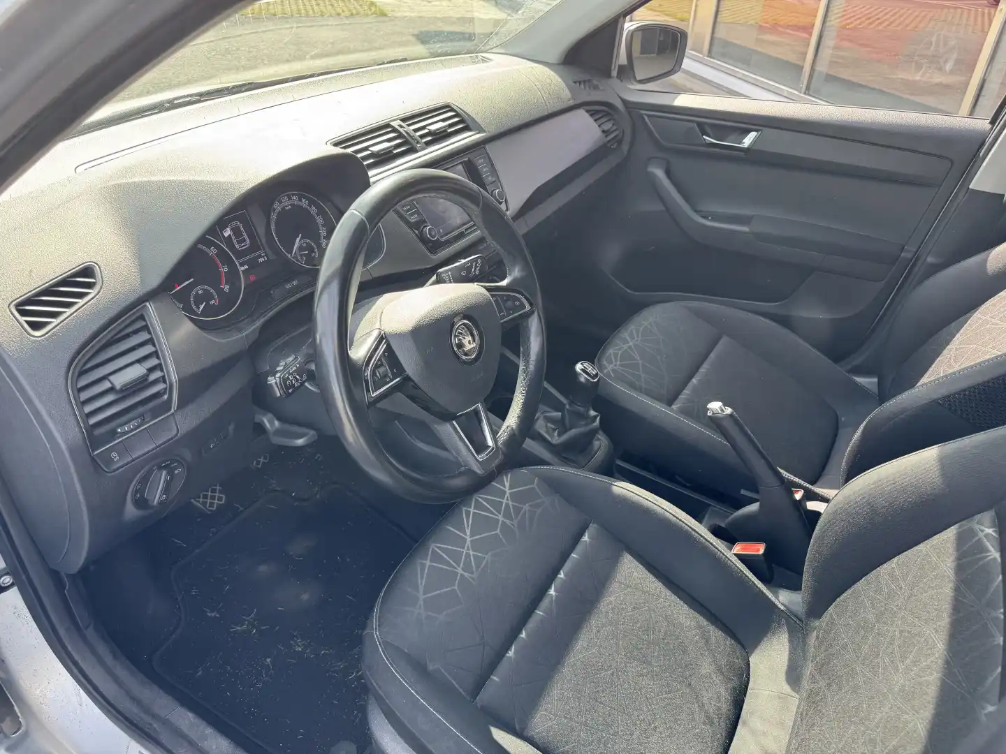 car-image