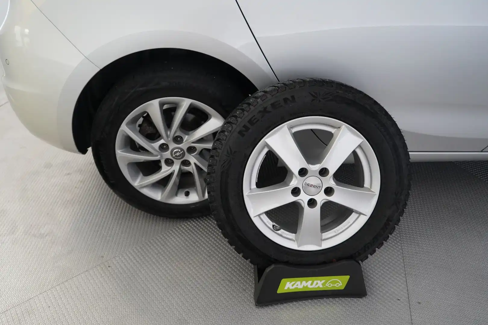car-image