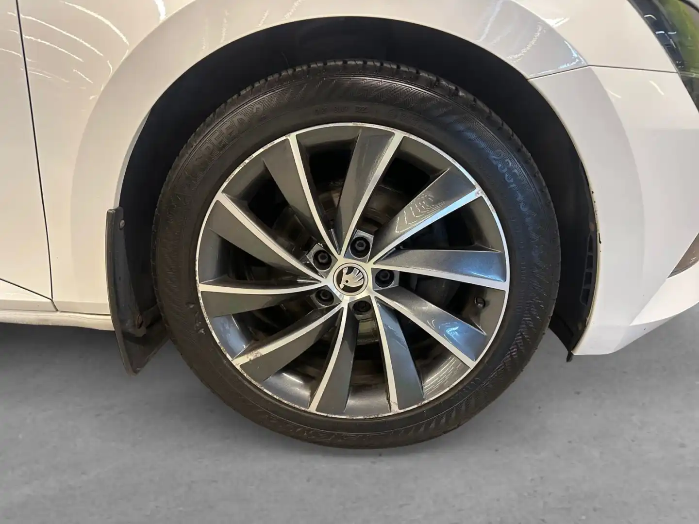 car-image