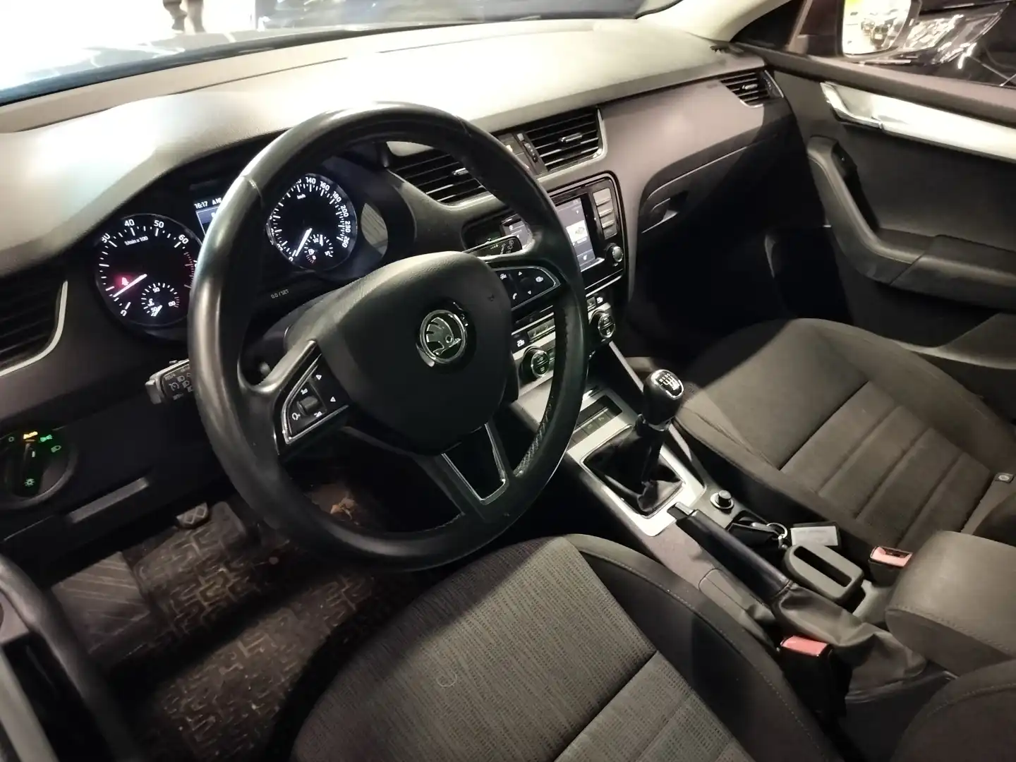 car-image