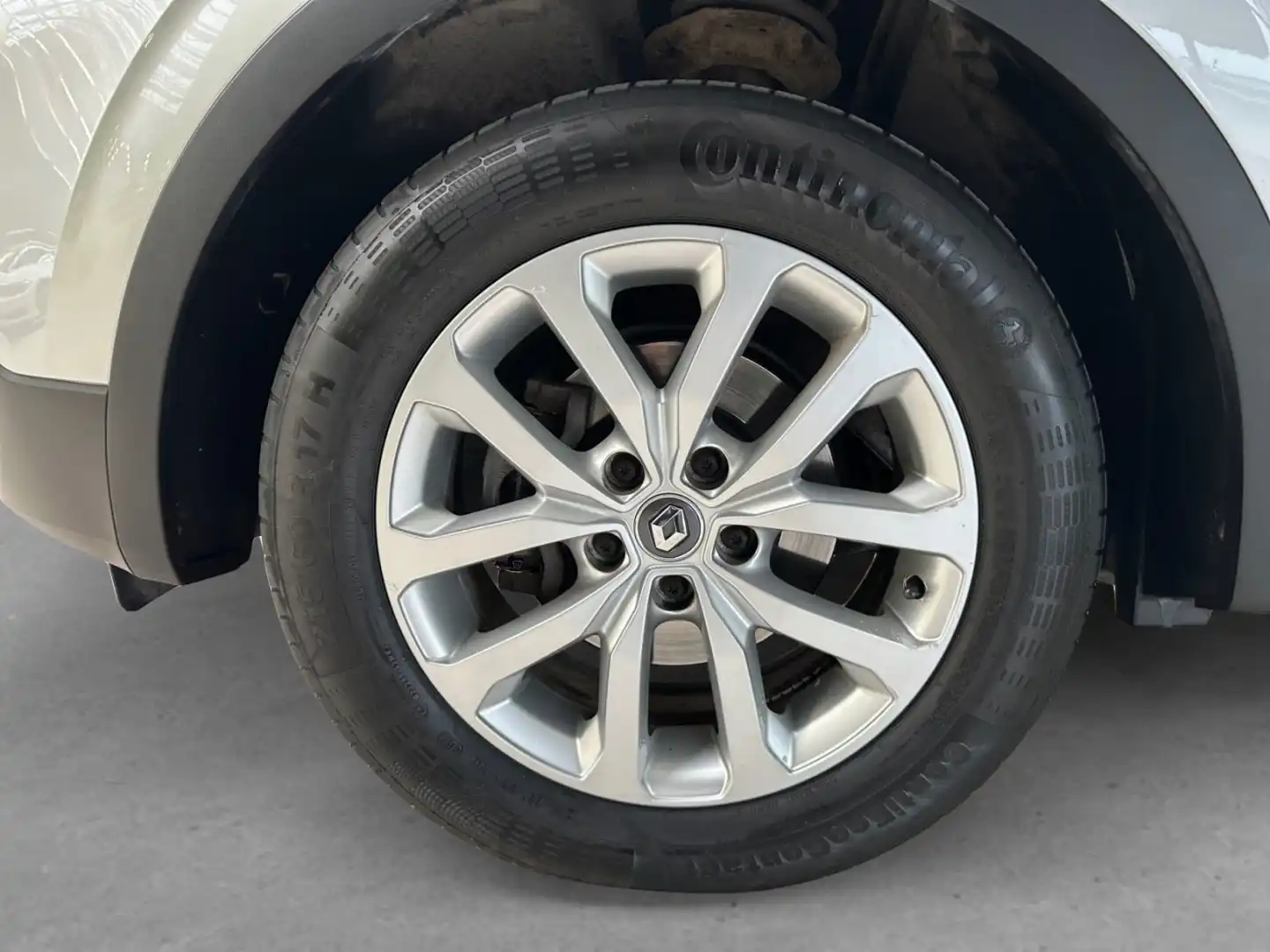 car-image