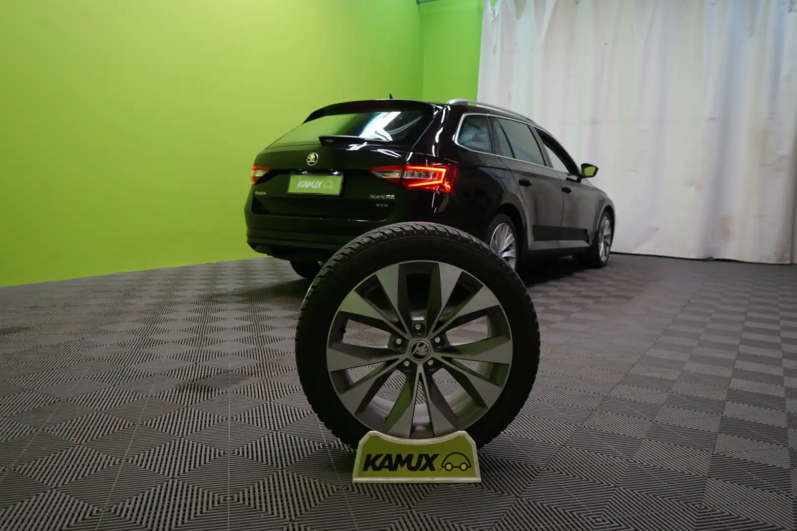 car-image