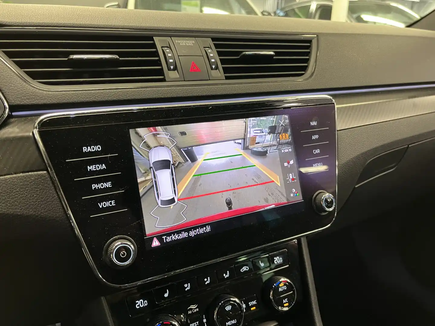 car-image