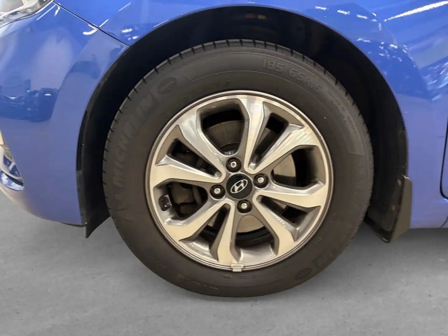 car-image