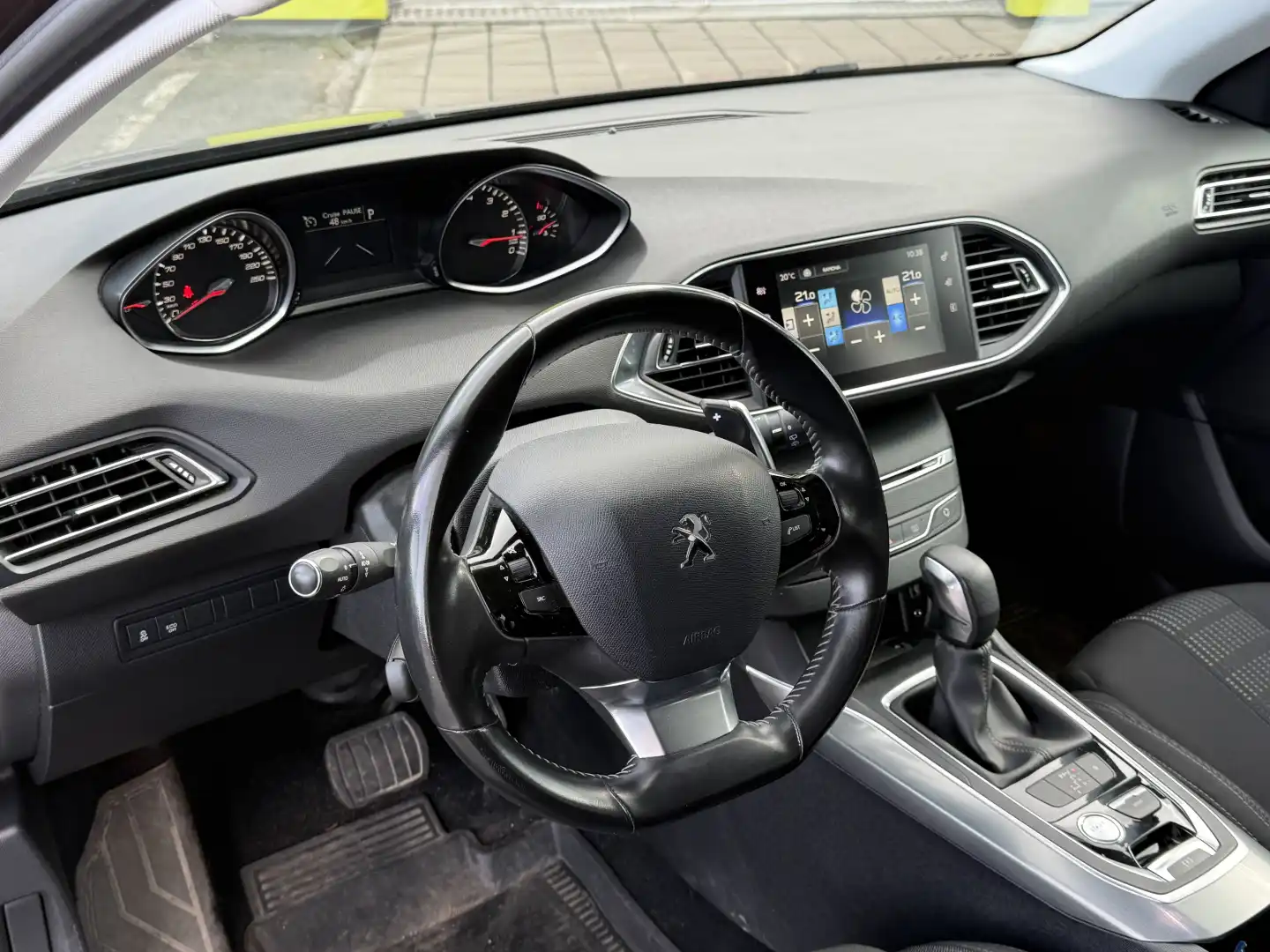 car-image