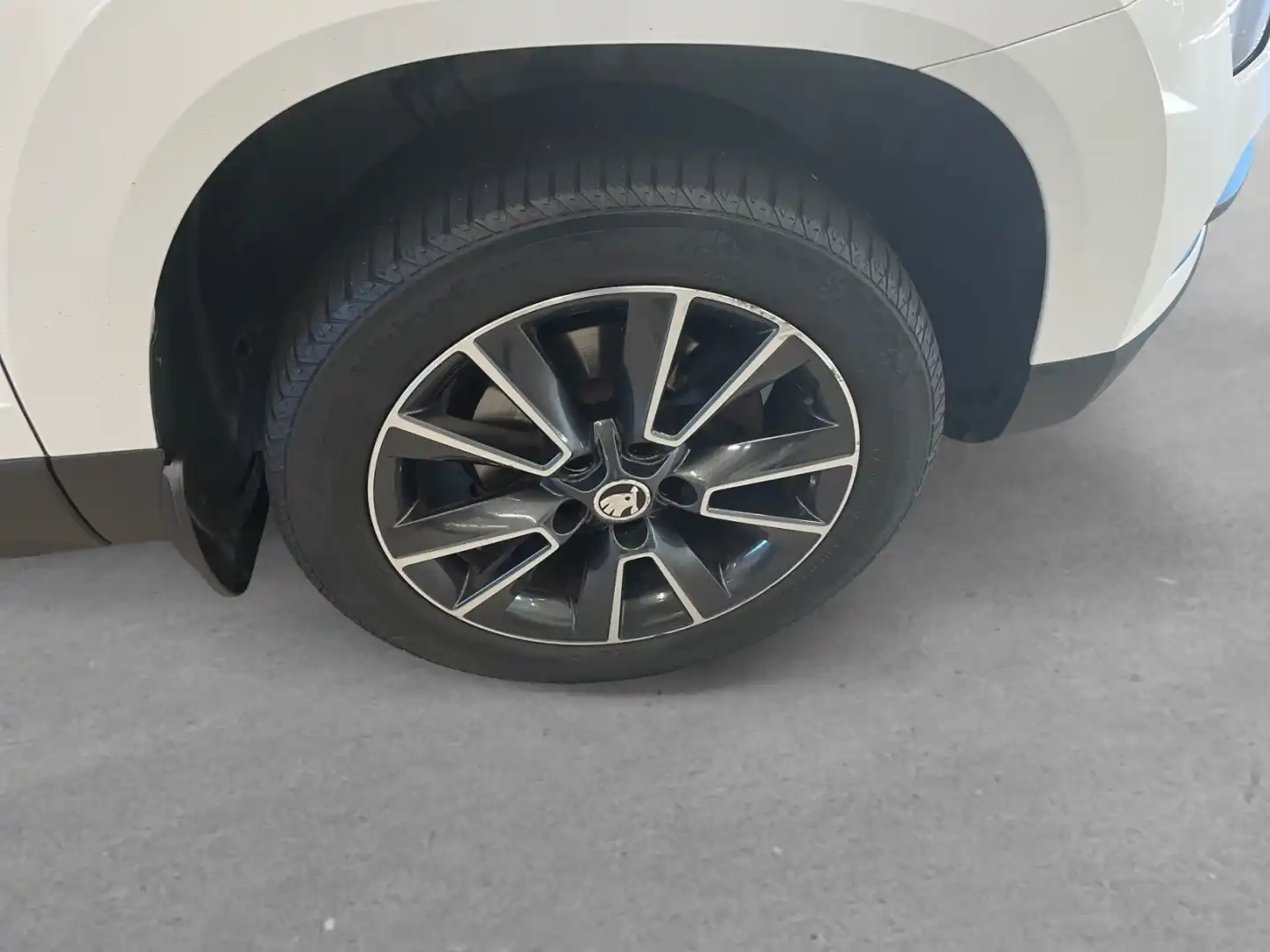 car-image