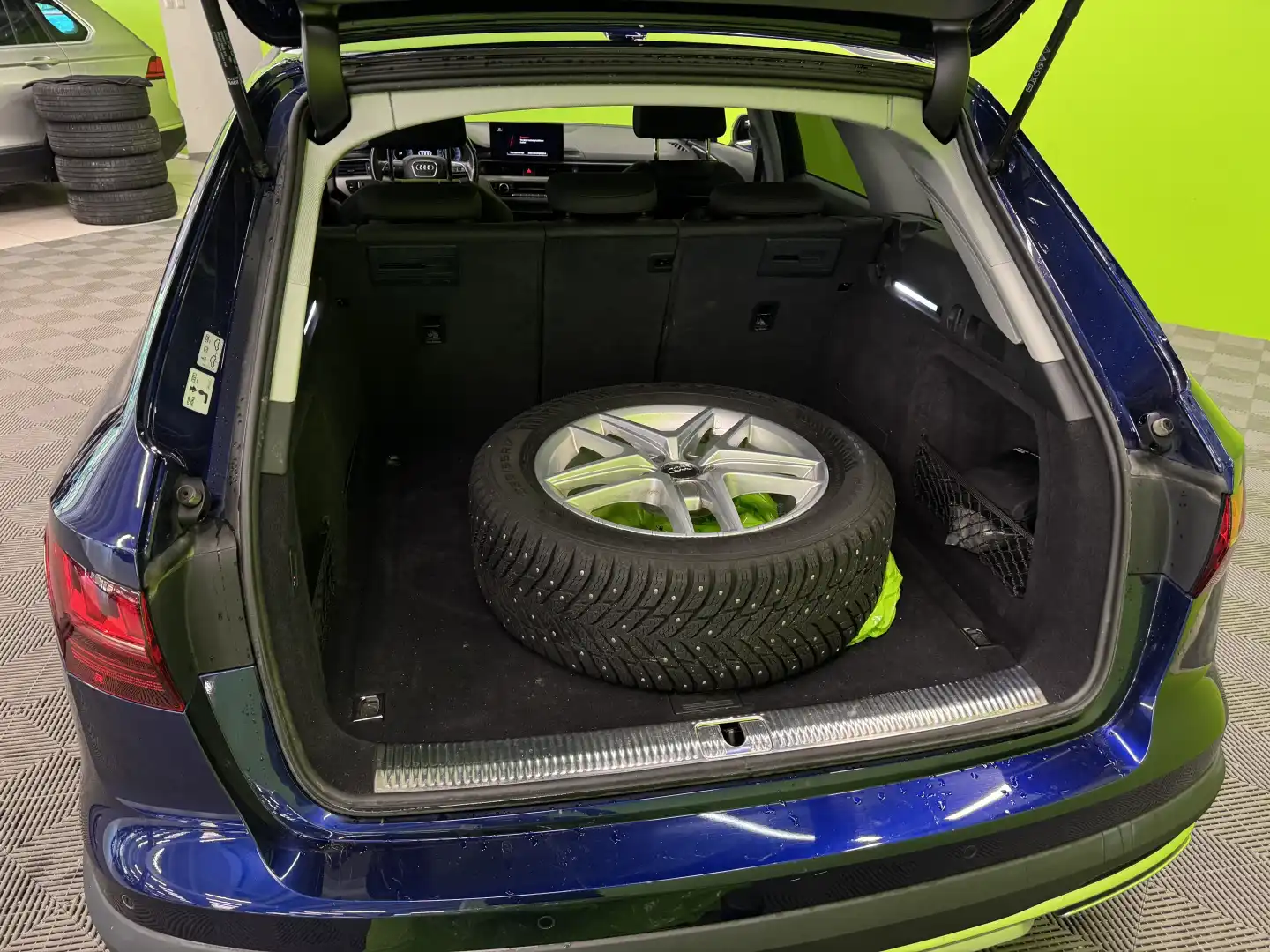 car-image