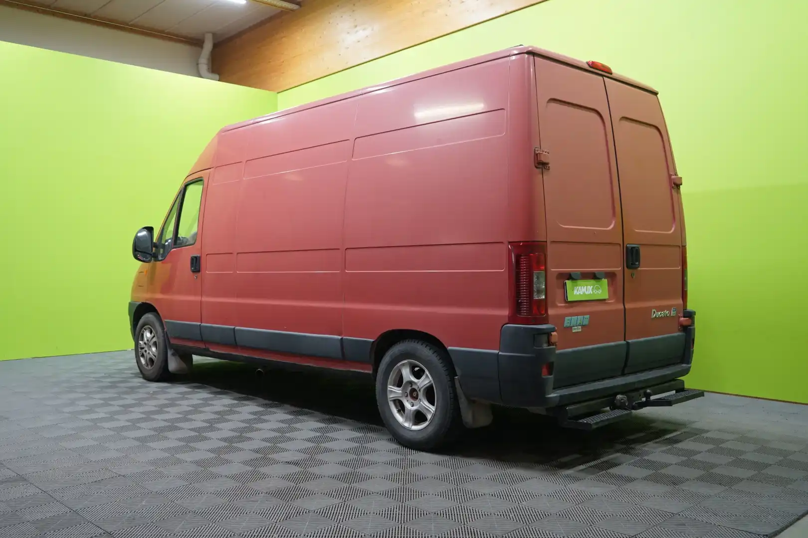 car-image