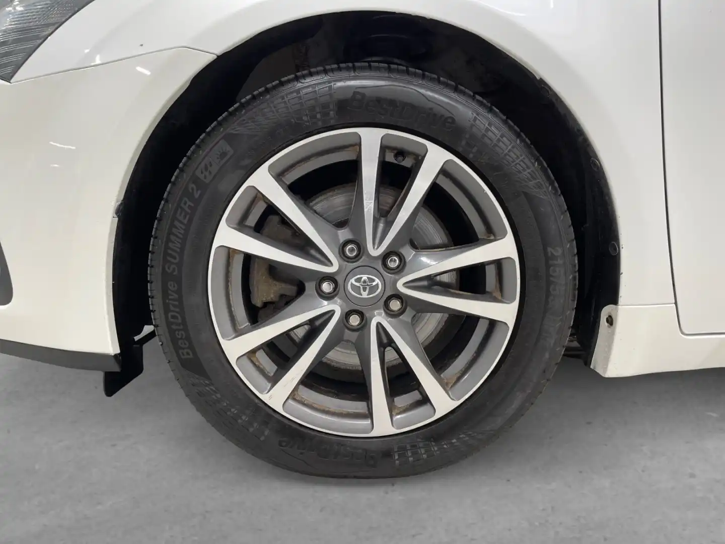 car-image