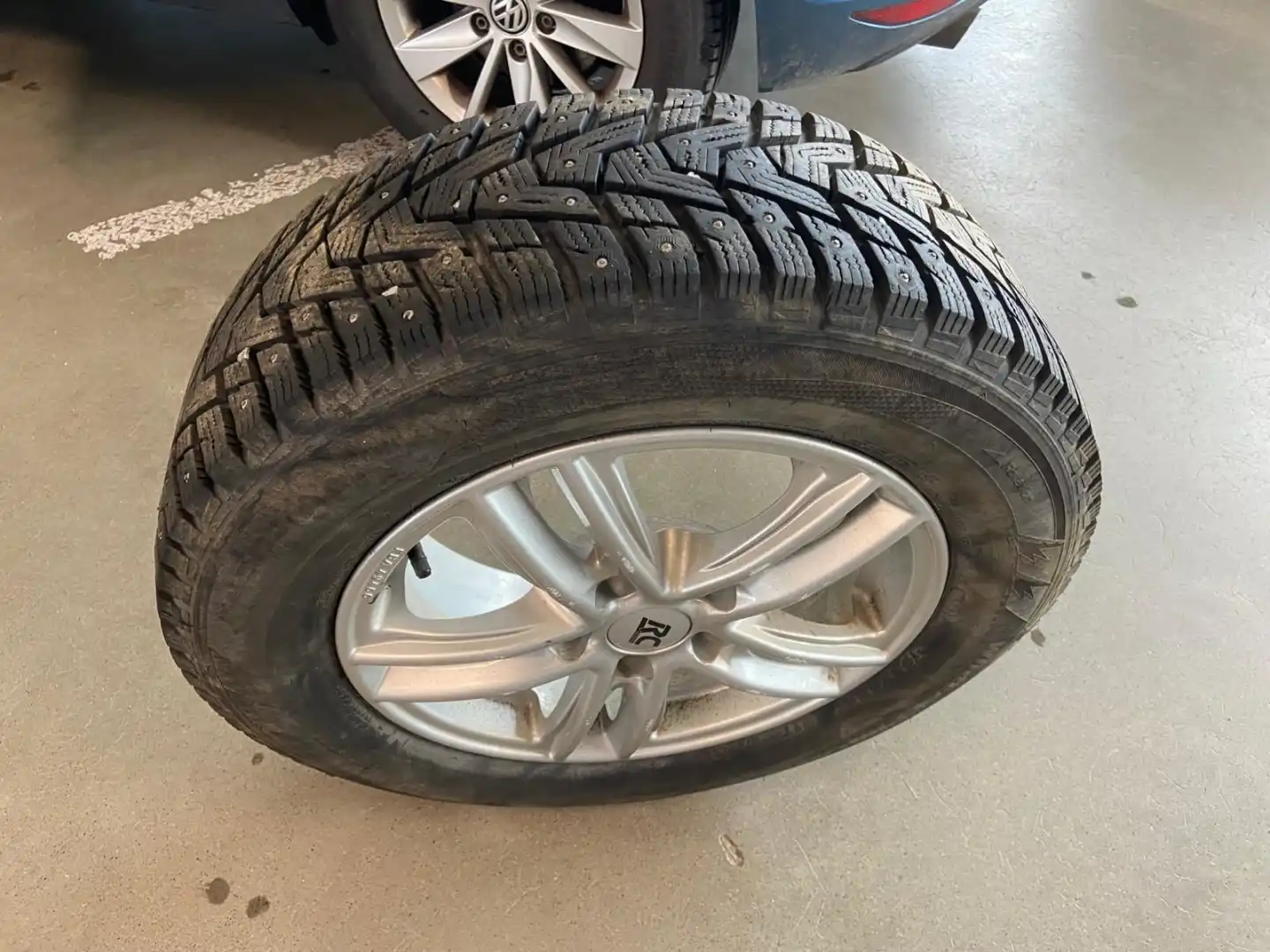 car-image