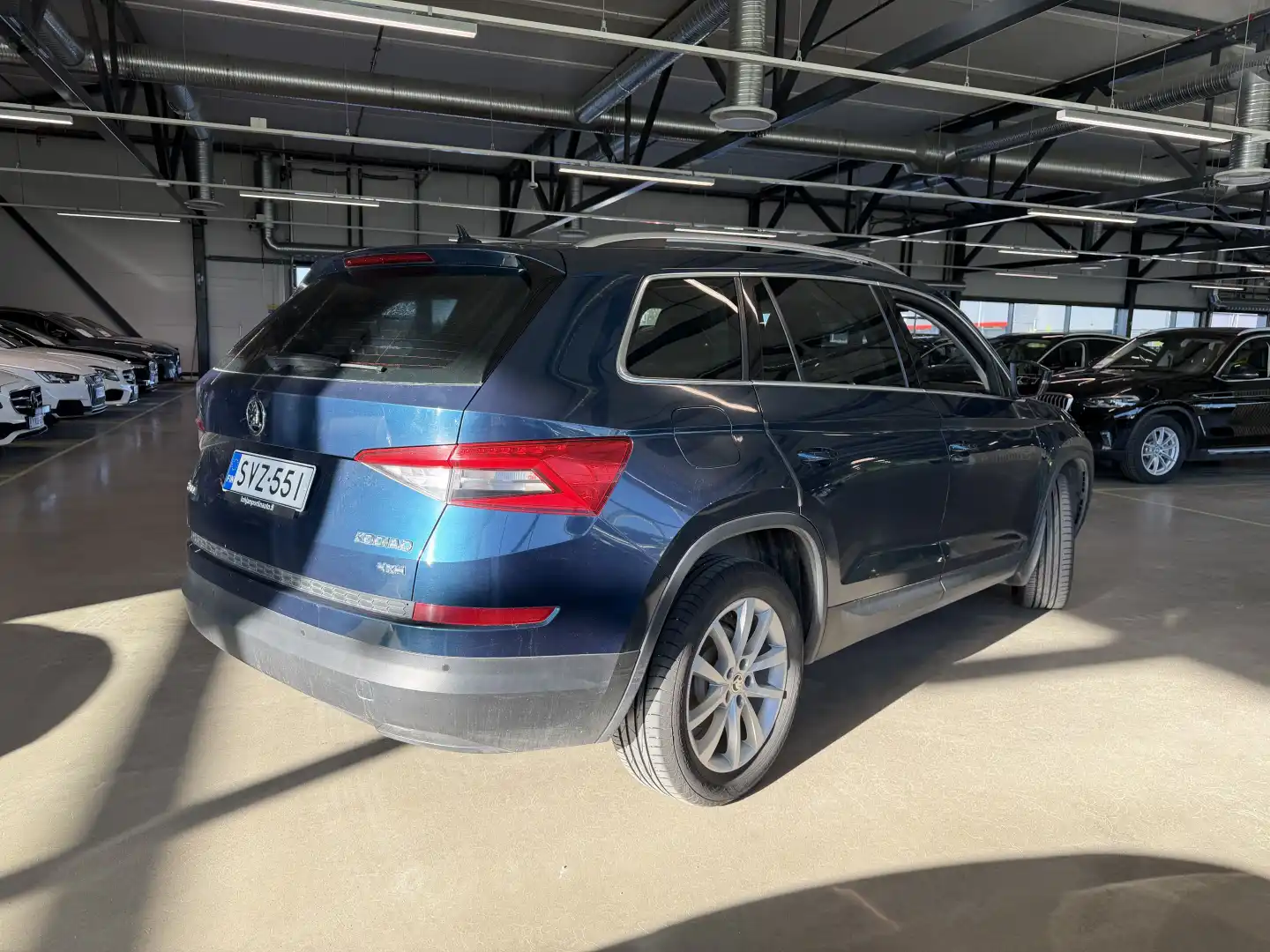 car-image