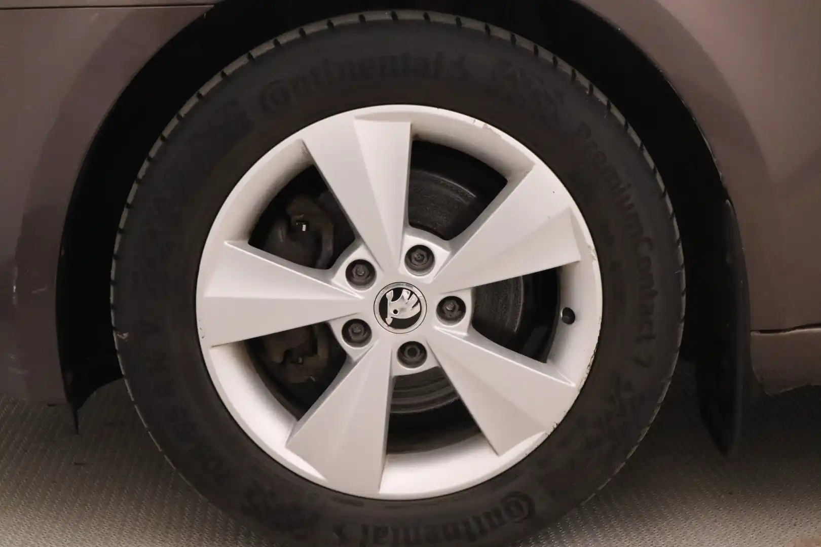 car-image