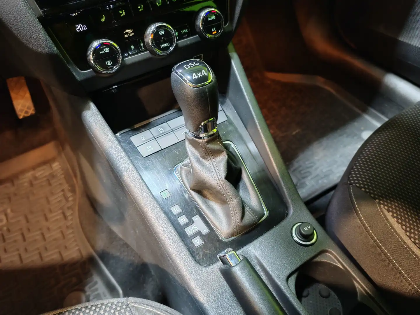 car-image