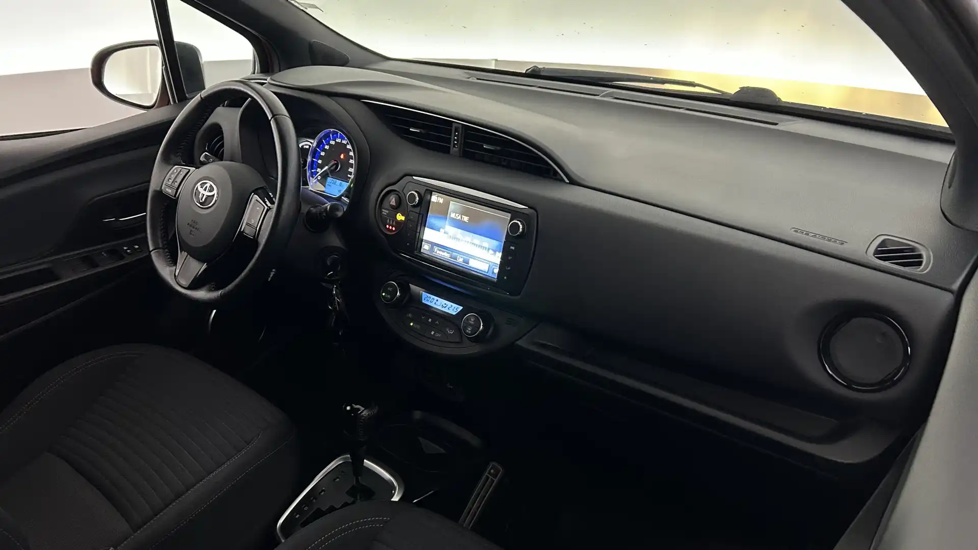 car-image