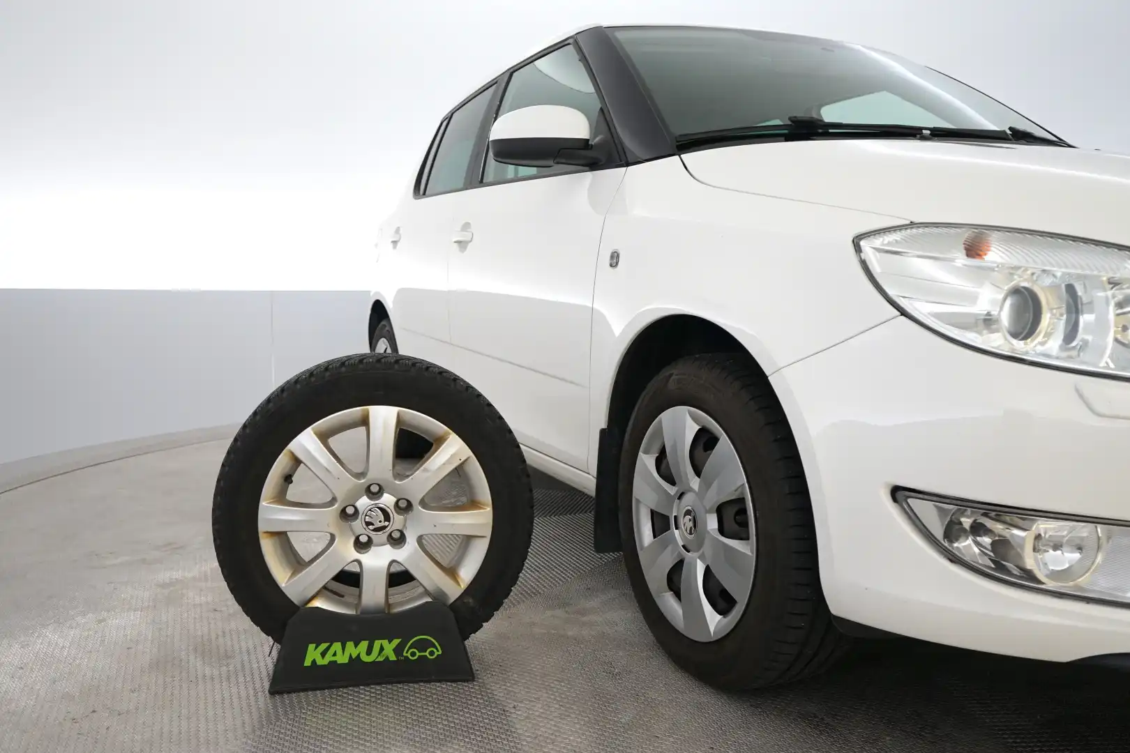 car-image